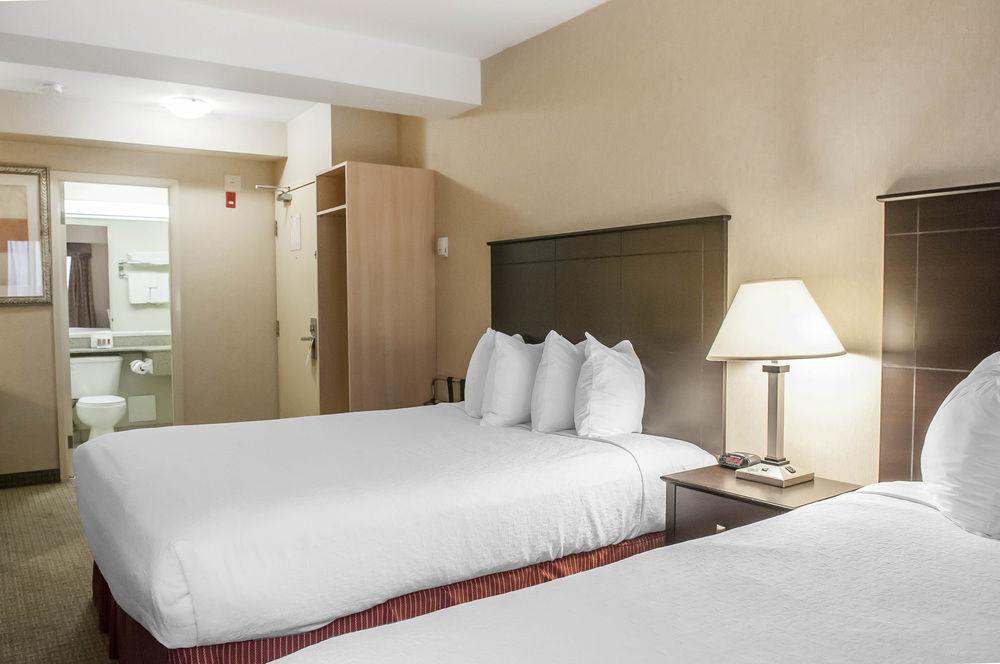 טורונטו Econo Lodge Inn & Suites Downtown מראה חיצוני תמונה