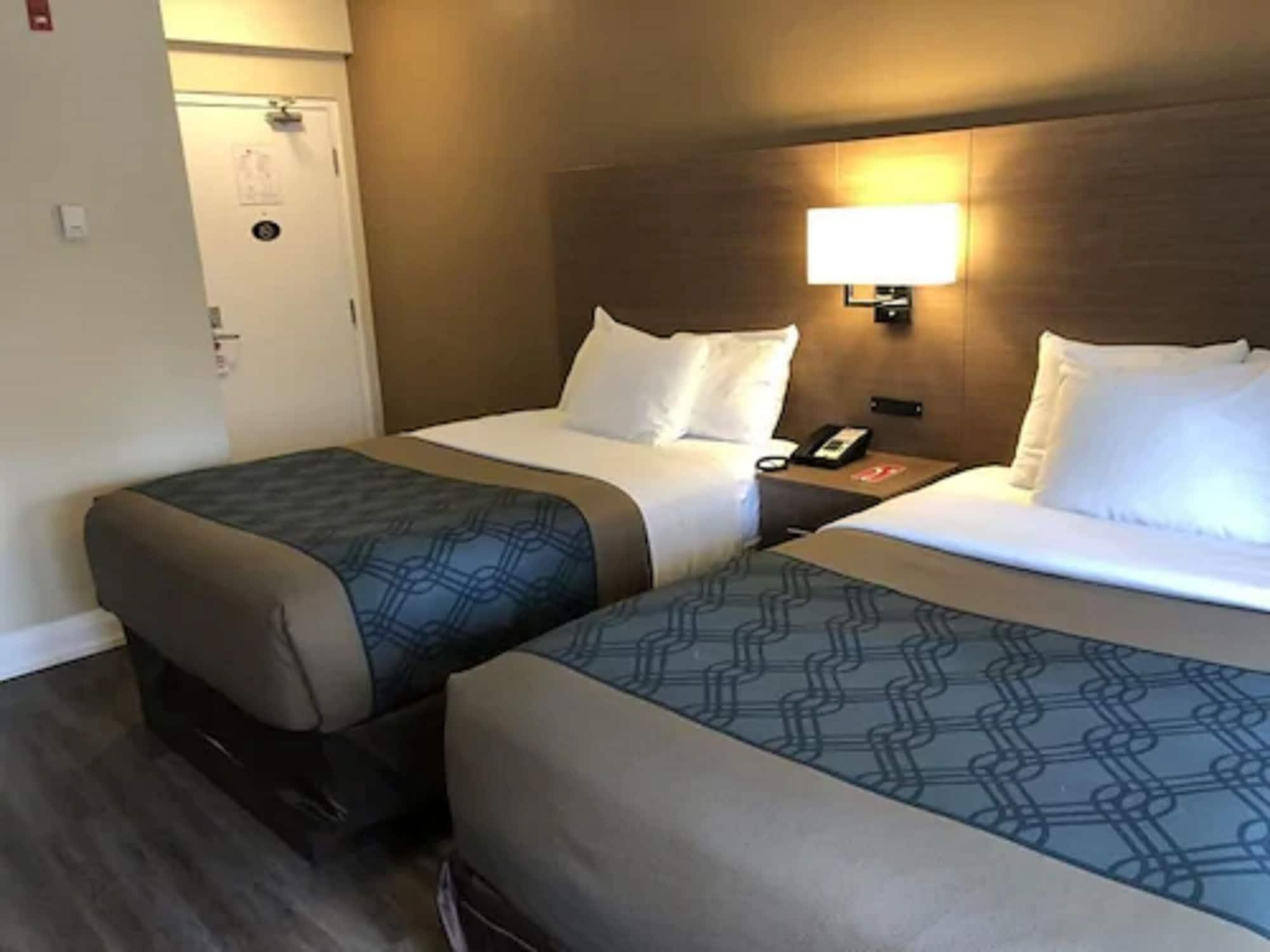 טורונטו Econo Lodge Inn & Suites Downtown מראה חיצוני תמונה
