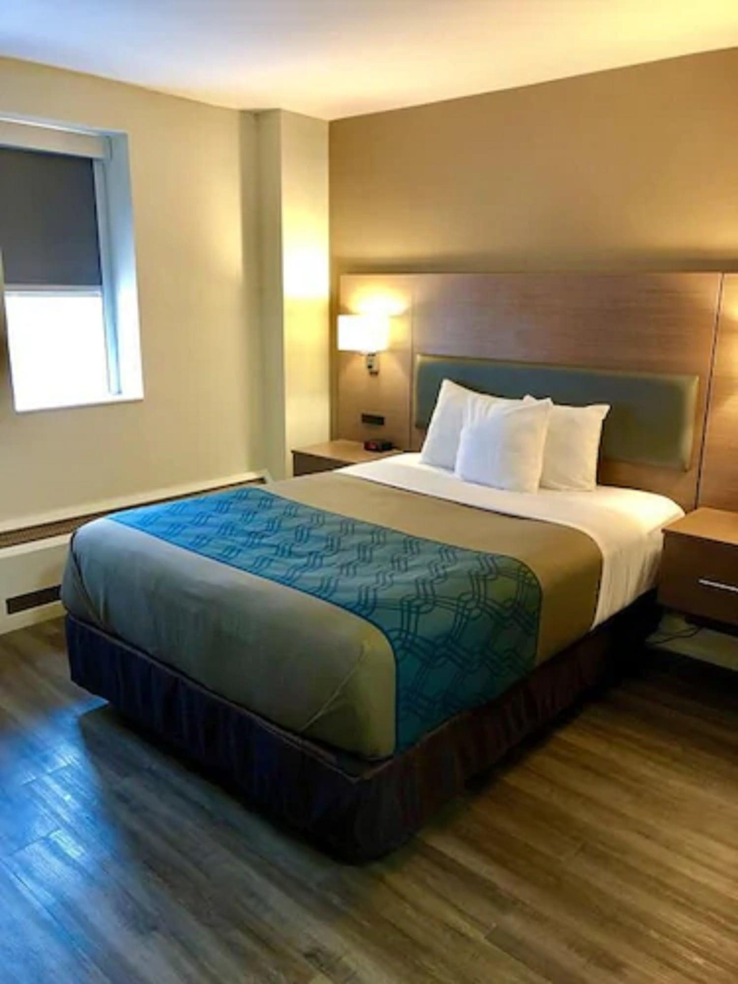 טורונטו Econo Lodge Inn & Suites Downtown מראה חיצוני תמונה