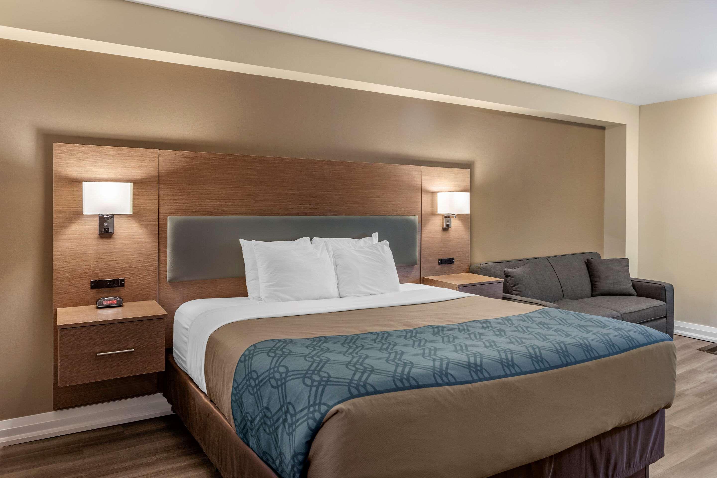 טורונטו Econo Lodge Inn & Suites Downtown מראה חיצוני תמונה