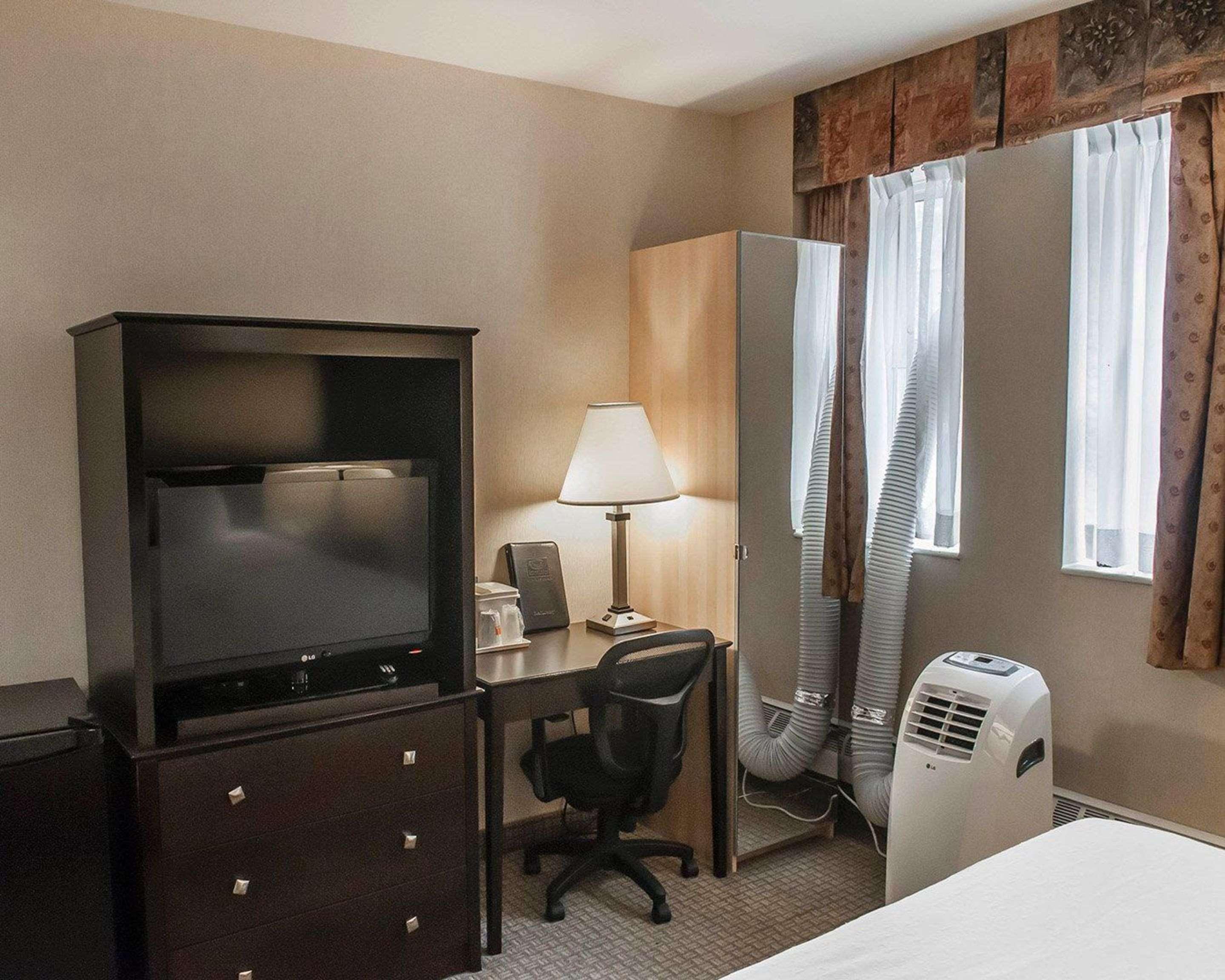 טורונטו Econo Lodge Inn & Suites Downtown מראה חיצוני תמונה