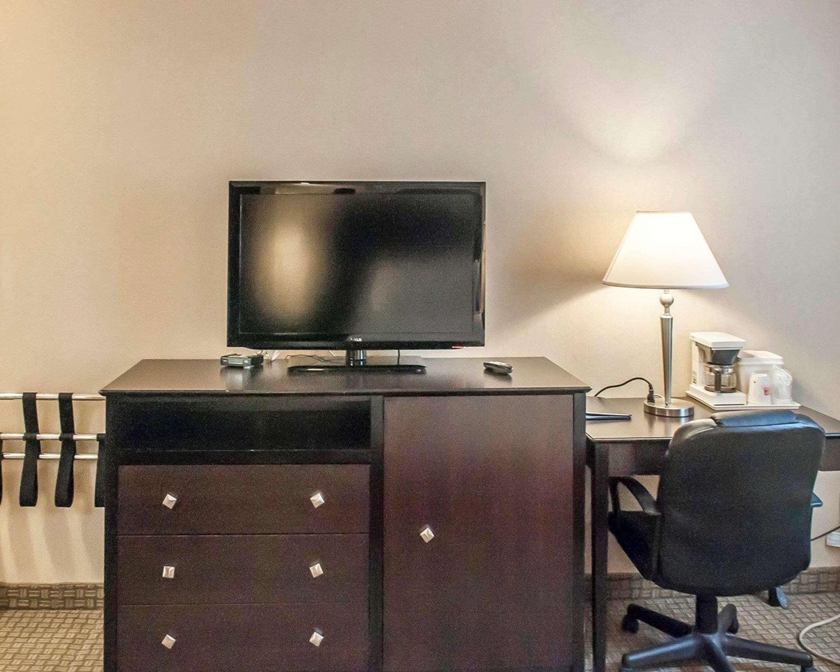 טורונטו Econo Lodge Inn & Suites Downtown מראה חיצוני תמונה