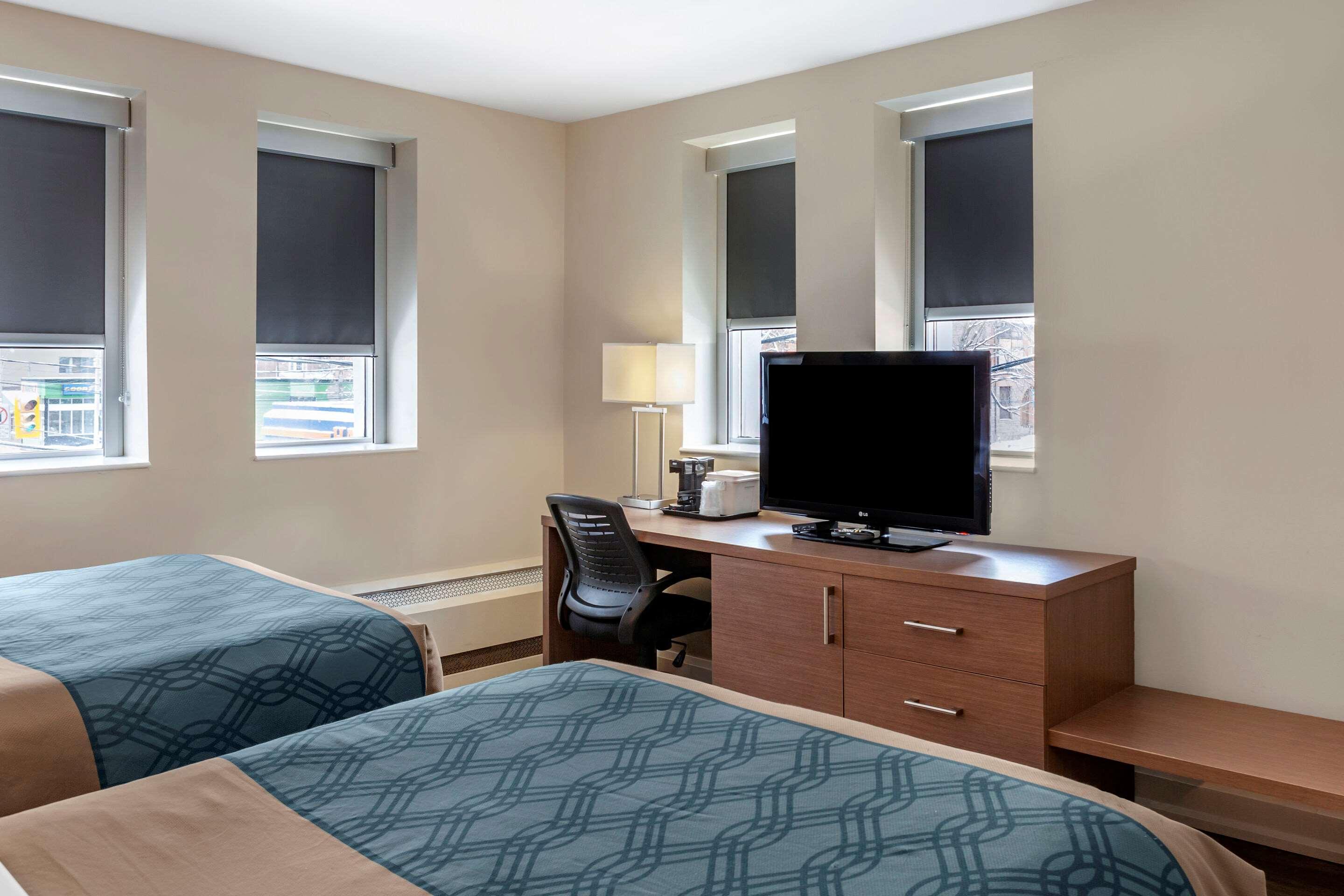 טורונטו Econo Lodge Inn & Suites Downtown מראה חיצוני תמונה