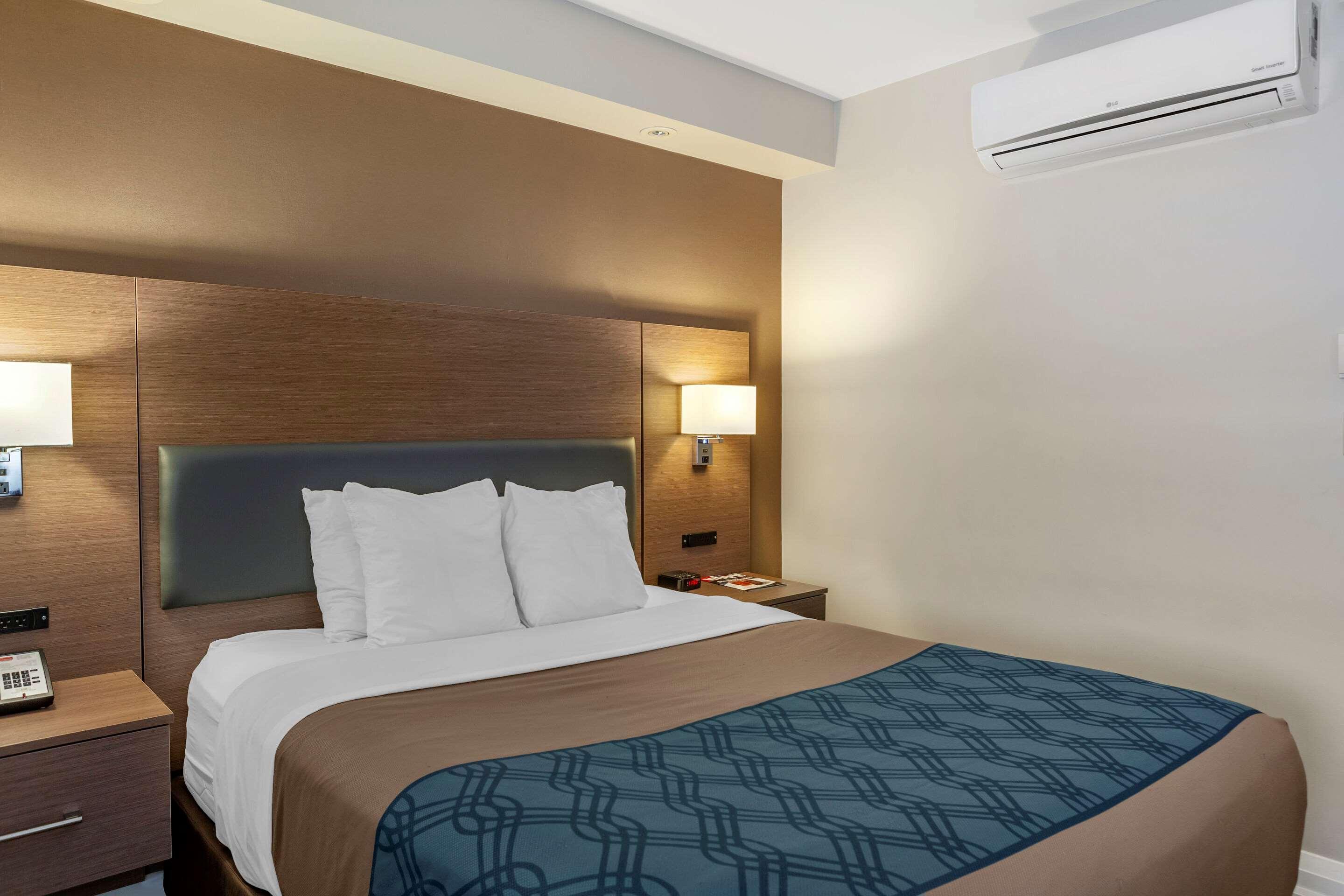טורונטו Econo Lodge Inn & Suites Downtown מראה חיצוני תמונה