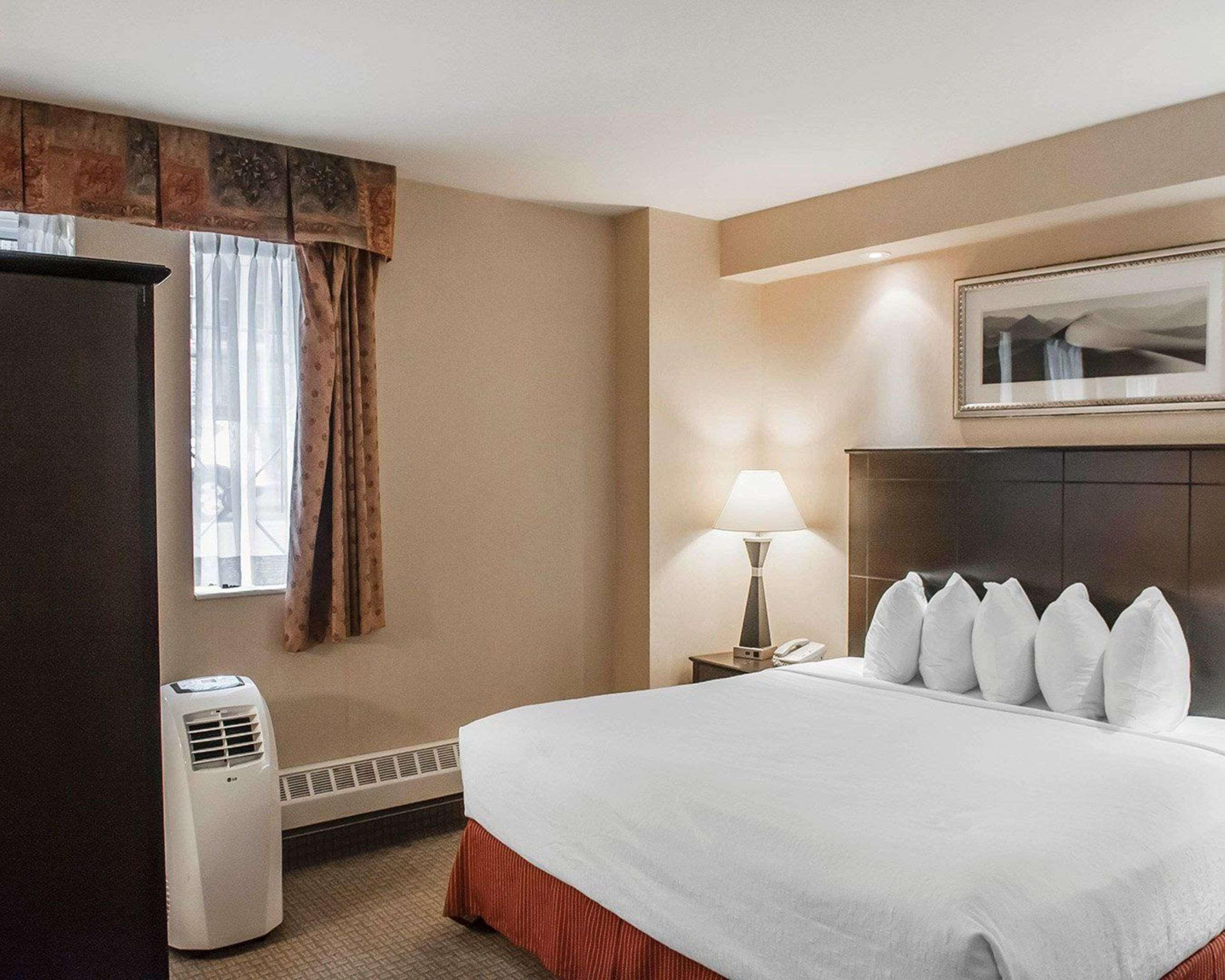טורונטו Econo Lodge Inn & Suites Downtown מראה חיצוני תמונה