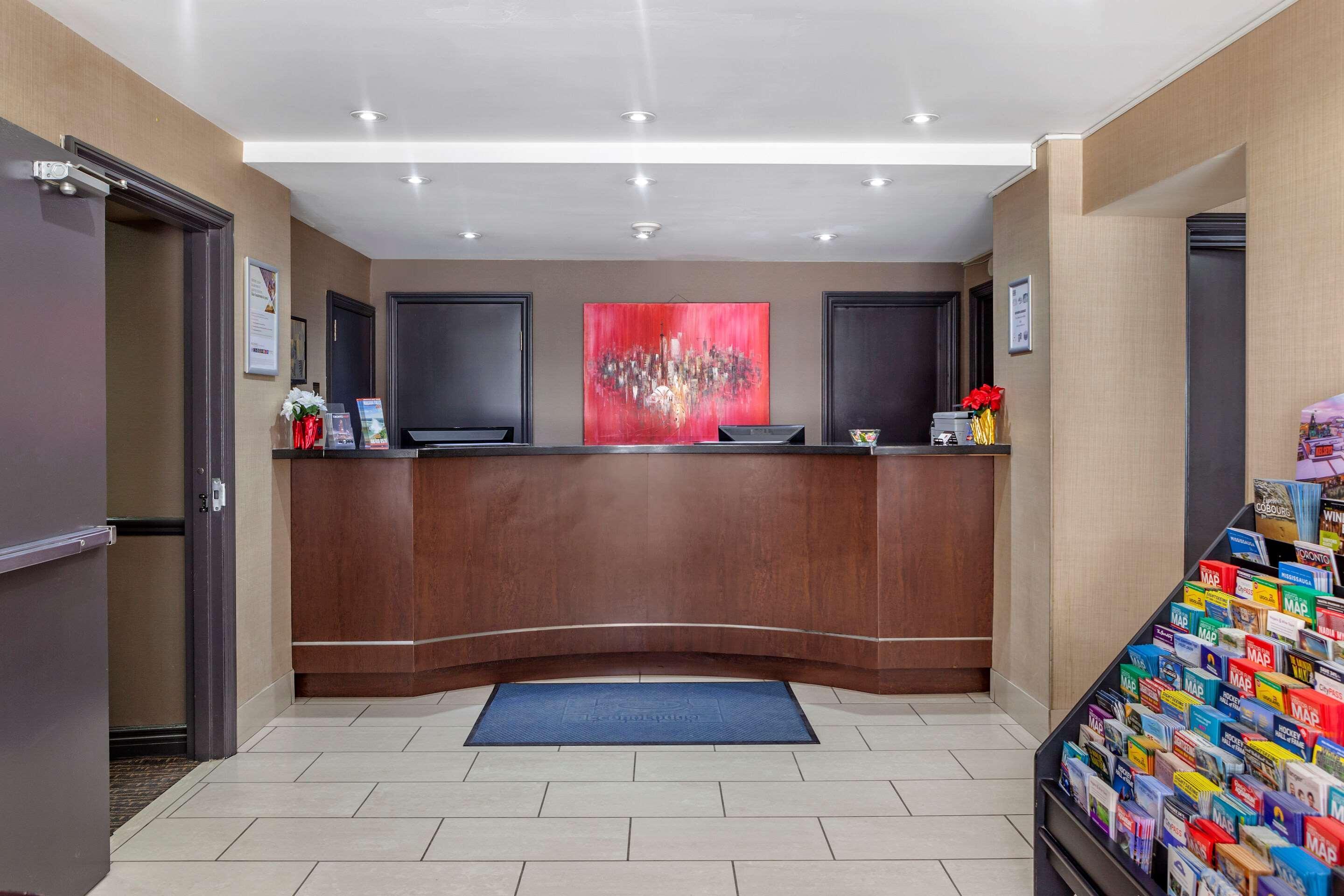 טורונטו Econo Lodge Inn & Suites Downtown מראה חיצוני תמונה