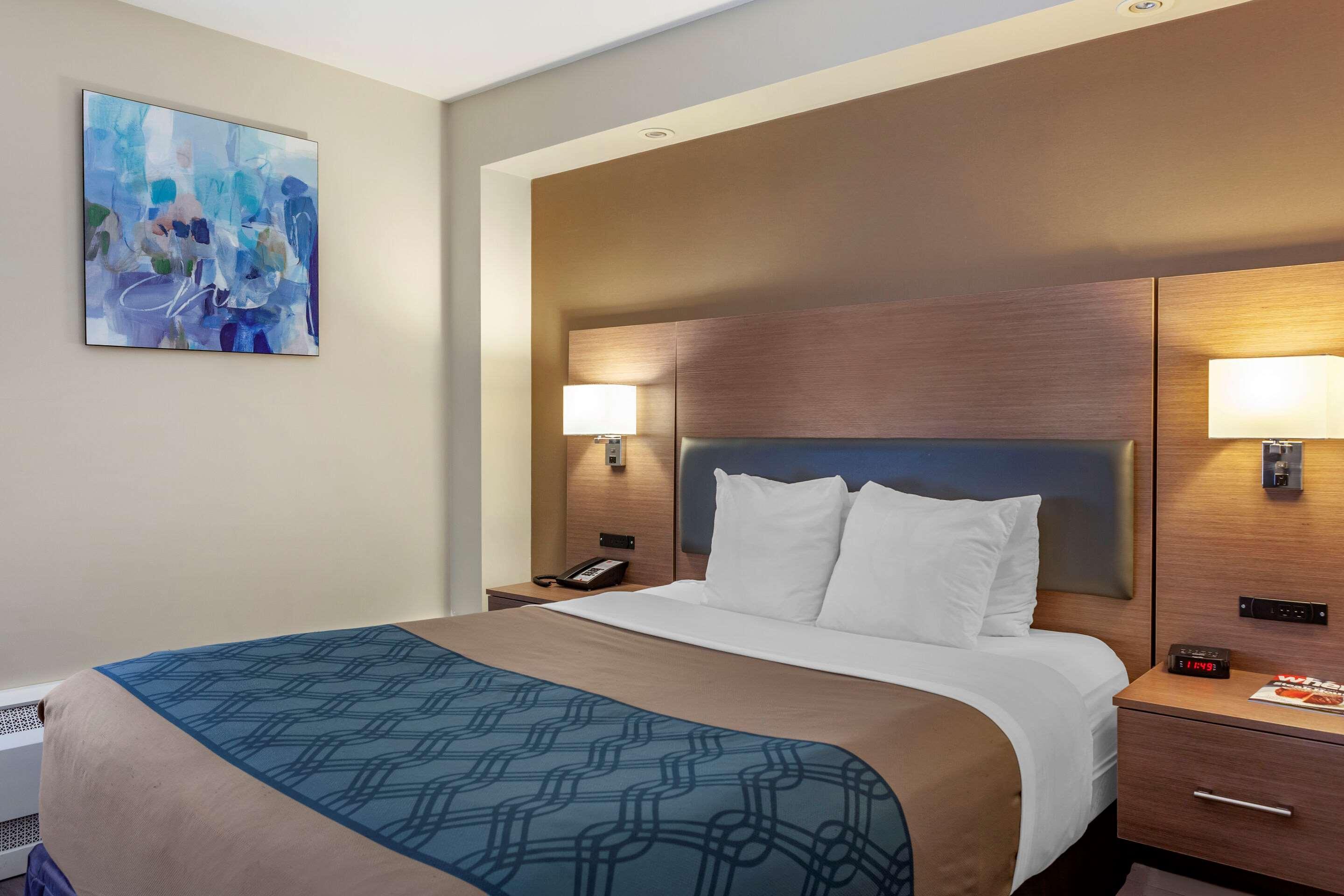 טורונטו Econo Lodge Inn & Suites Downtown מראה חיצוני תמונה