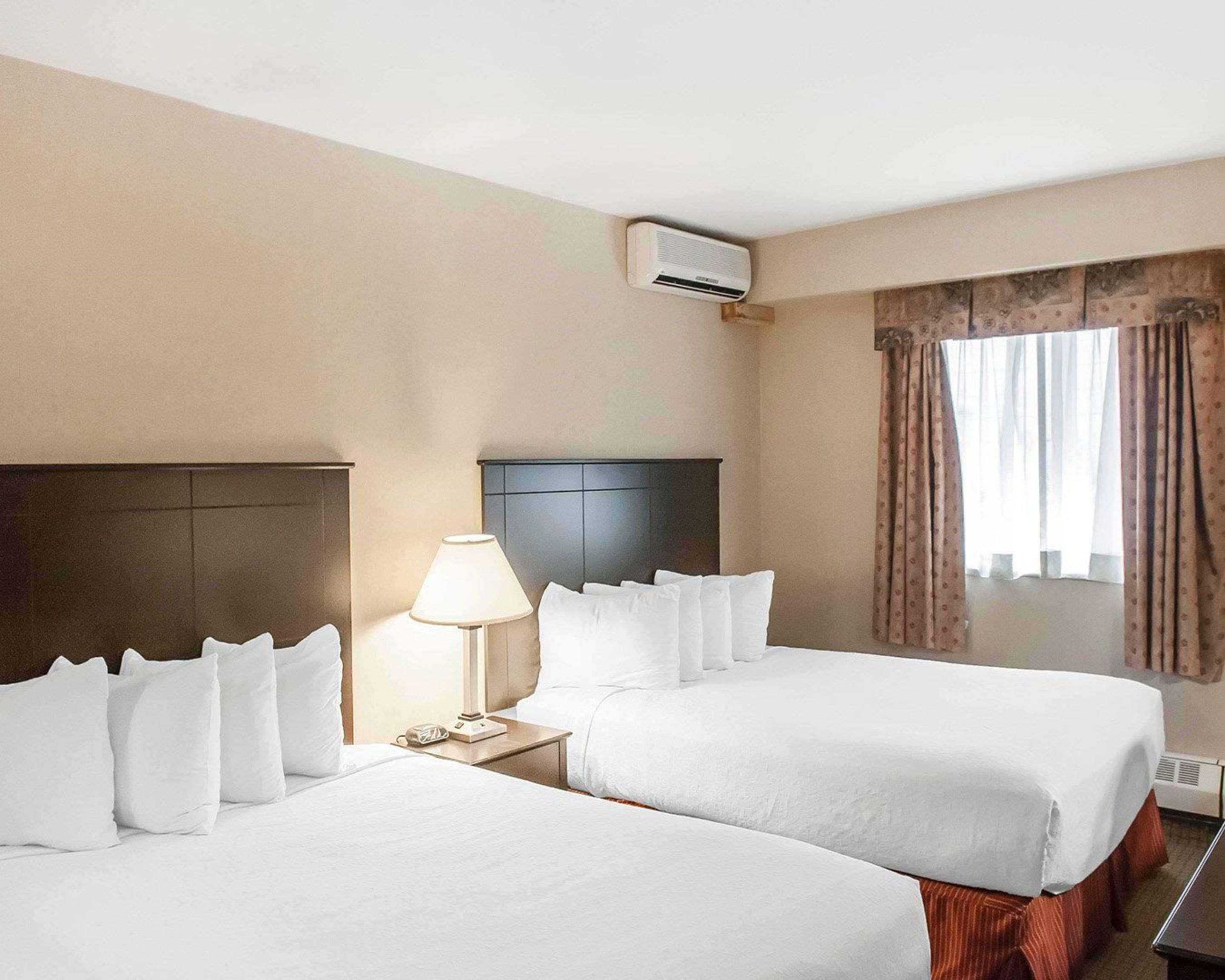 טורונטו Econo Lodge Inn & Suites Downtown מראה חיצוני תמונה