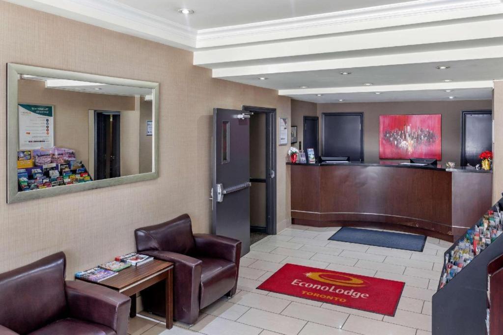 טורונטו Econo Lodge Inn & Suites Downtown מראה חיצוני תמונה
