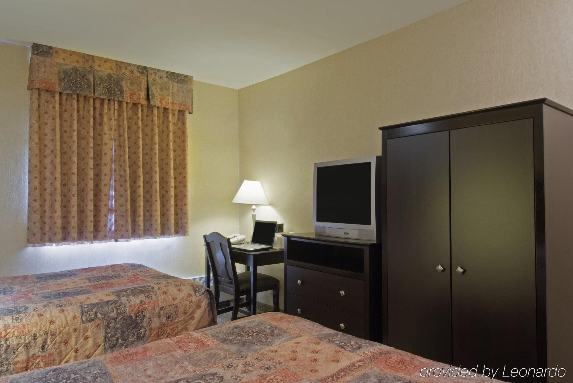 טורונטו Econo Lodge Inn & Suites Downtown מראה חיצוני תמונה