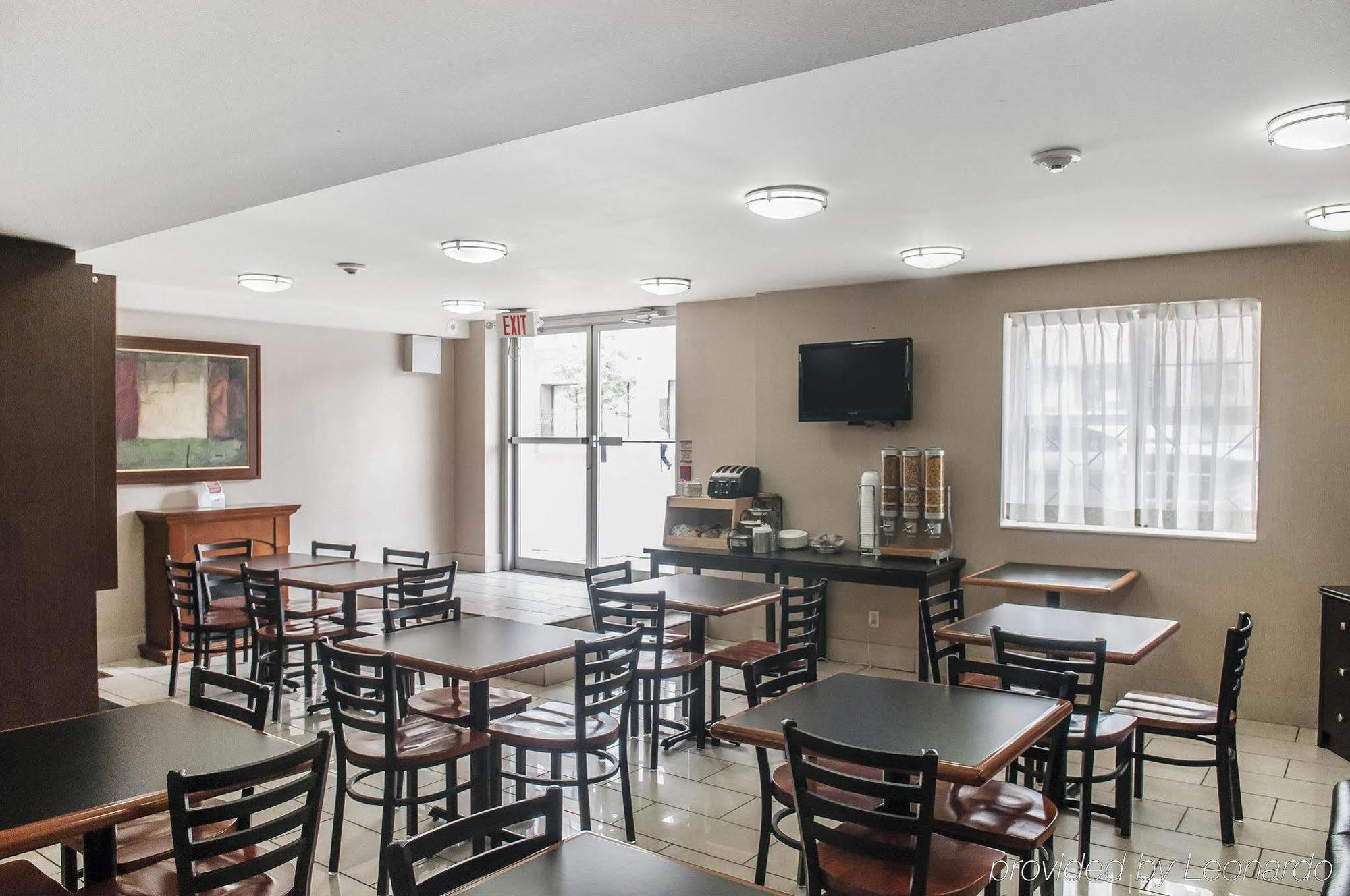 טורונטו Econo Lodge Inn & Suites Downtown מראה חיצוני תמונה