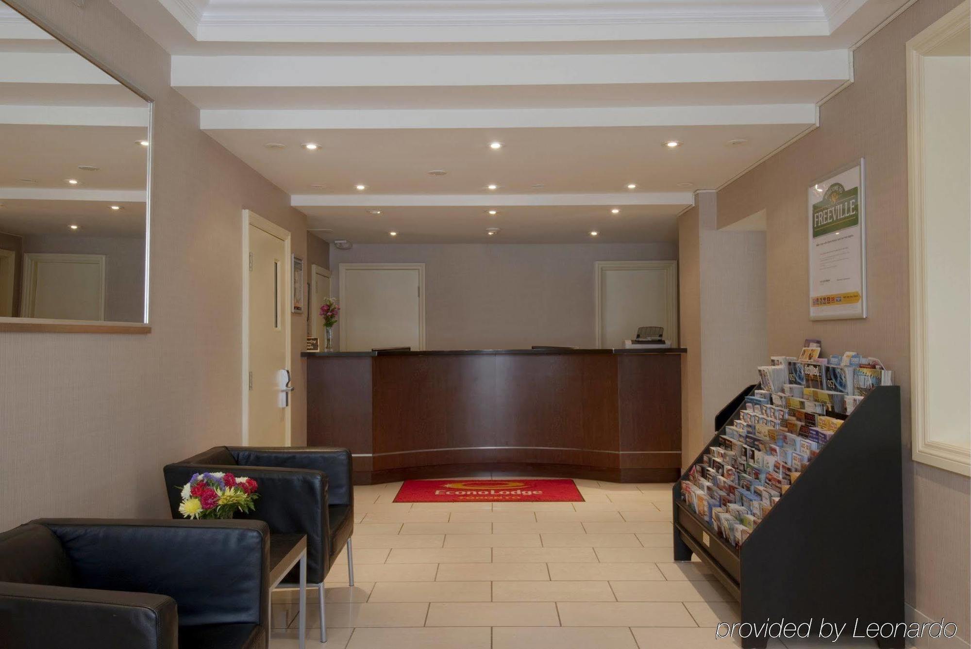 טורונטו Econo Lodge Inn & Suites Downtown מראה חיצוני תמונה